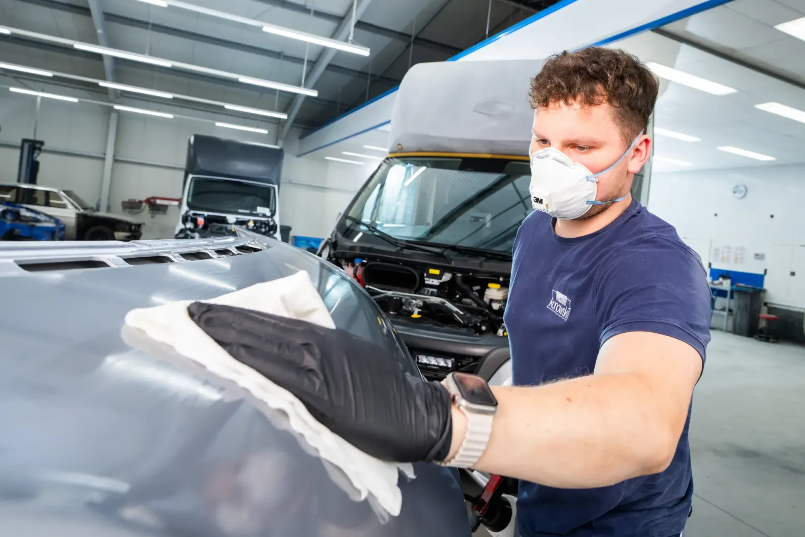 Reisemobil wird vor der Lackierung sorgfältig gereinigt und entfettet